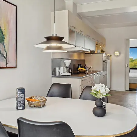 Apartment Bad, Lejl, 60